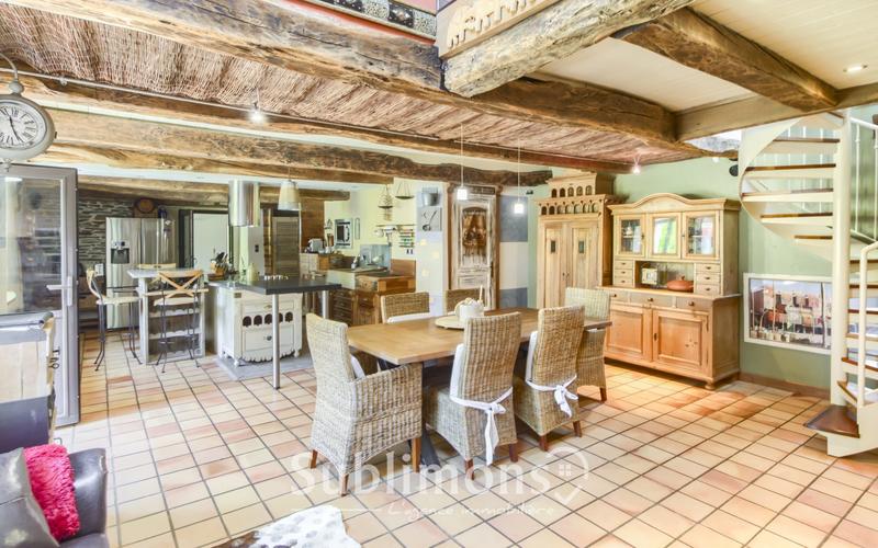 Maison - 263 m² - 8 pièces