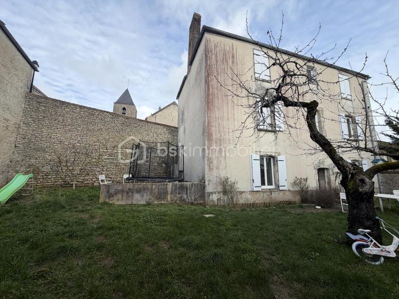 Maison - 230 m² - 6 pièces