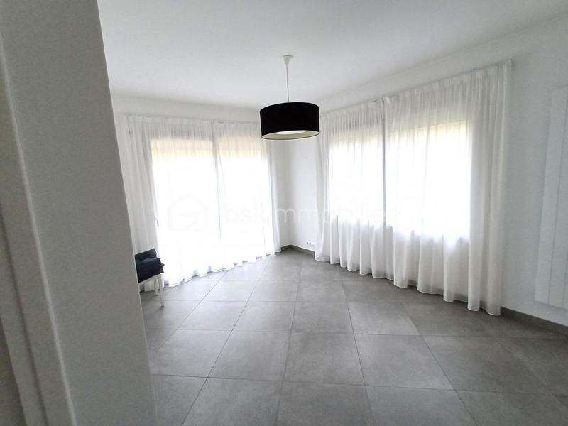 Maison - 243 m² - 8 pièces