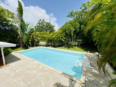 Maison - 226 m² - 4 pièces