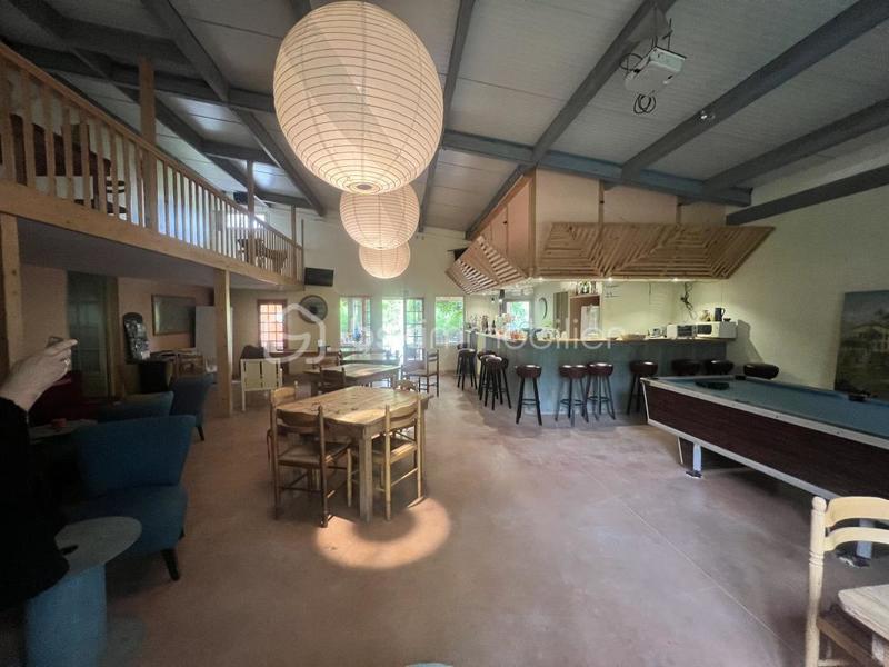 Maison - 600 m² - 30 pièces