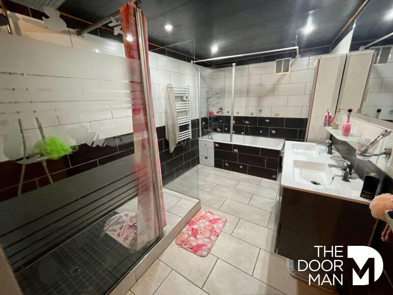 Maison - 198 m² - 8 pièces