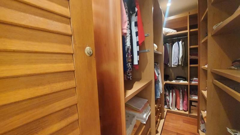 Villa - 285 m² - 6 pièces