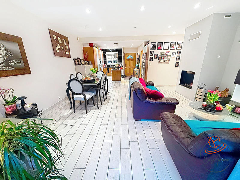 Maison - 195 m² - 6 pièces