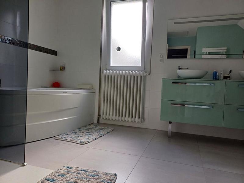 Maison - 220 m² - 7 pièces