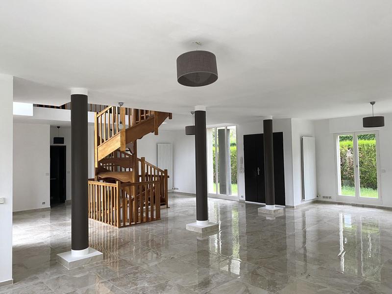 Château - 360 m² - 8 pièces