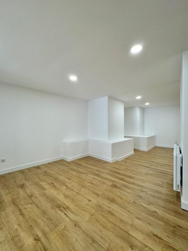 Local commercial - 121 m² - 2 pièces