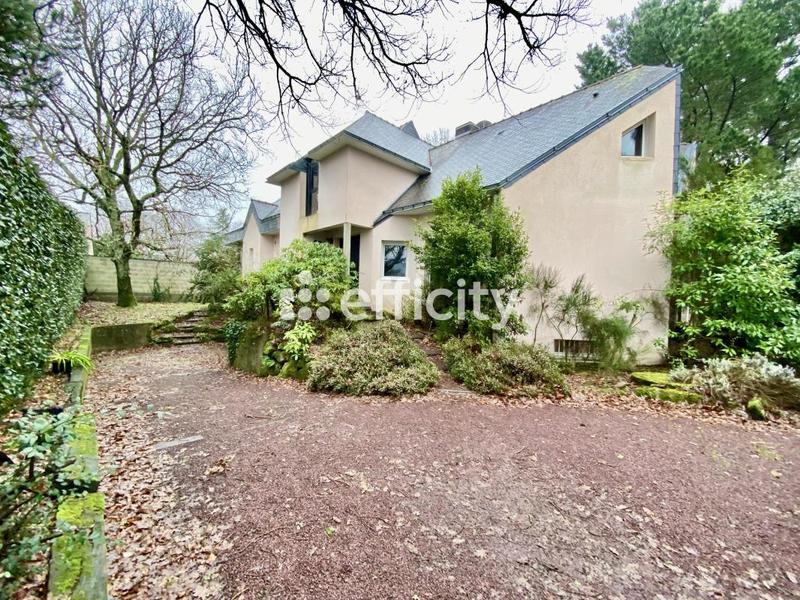 Maison - 236 m² - 7 pièces