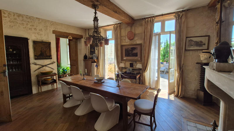 Maison - 379 m² - 12 pièces