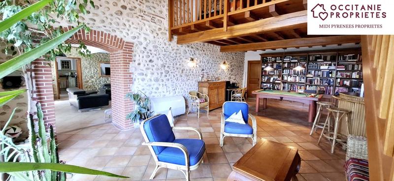 Propriété - 402 m² - 14 pièces