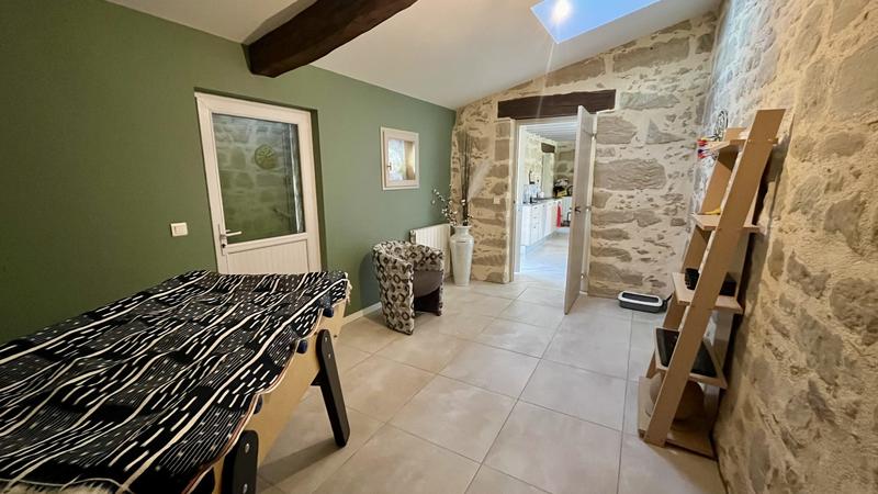 Maison traditionnelle - 219 m² - 11 pièces