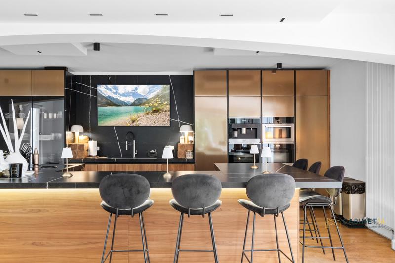 Maison - 585 m² - 10 pièces