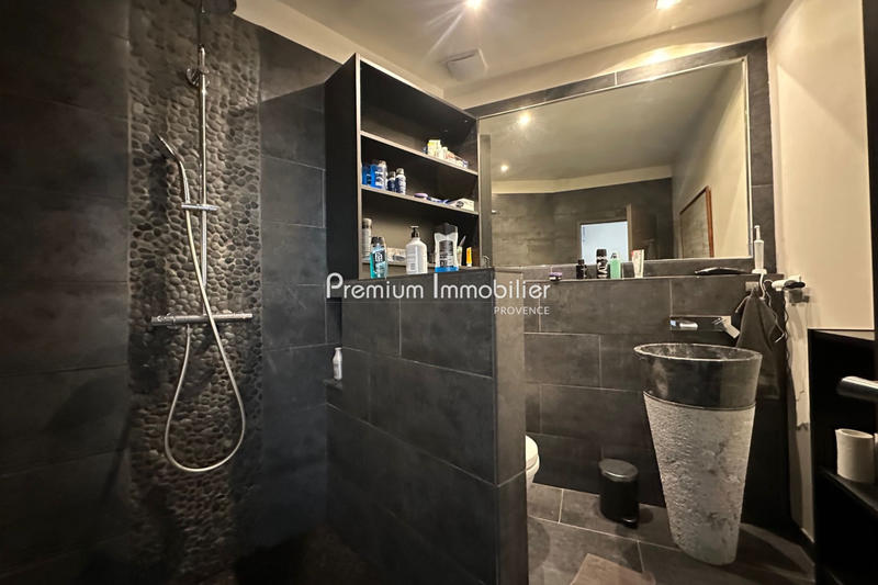 Maison - 220 m² - 5 pièces