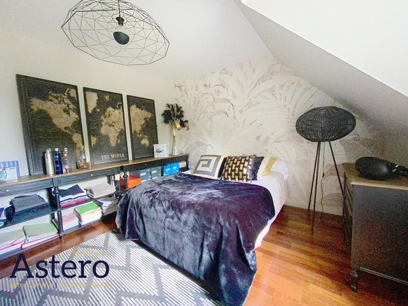 Propriété - 255 m² - 8 pièces