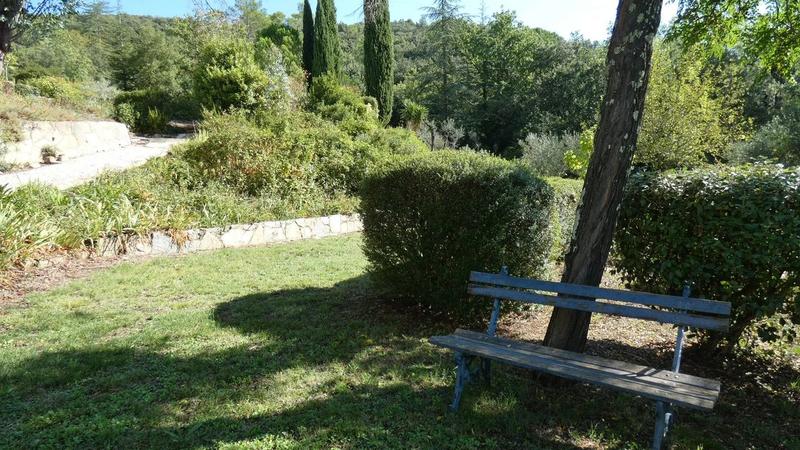 Propriété - 272 m² - 9 pièces