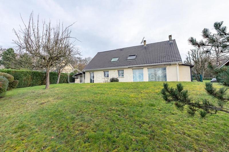 Maison - 243 m² - 8 pièces