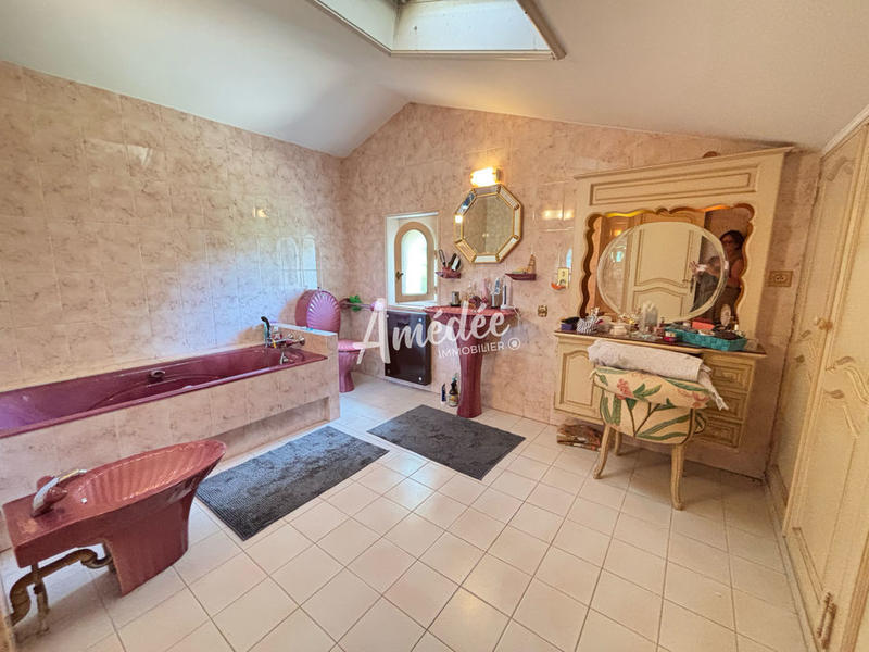 Maison traditionnelle - 228 m² - 5 pièces