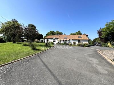 Maison - 180 m² - 8 pièces