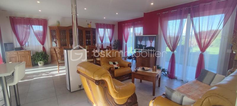 Maison - 218 m² - 7 pièces