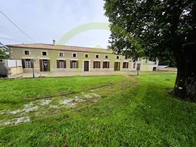 Maison - 290 m² - 11 pièces