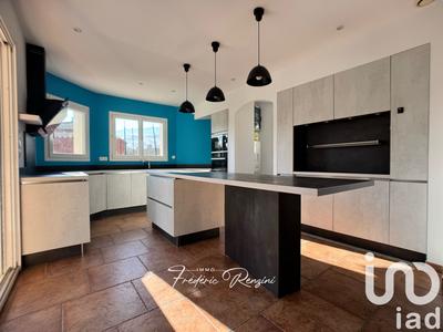 Maison - 200 m² - 9 pièces