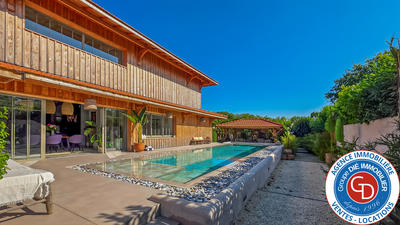 Maison - 250 m² - 6 pièces