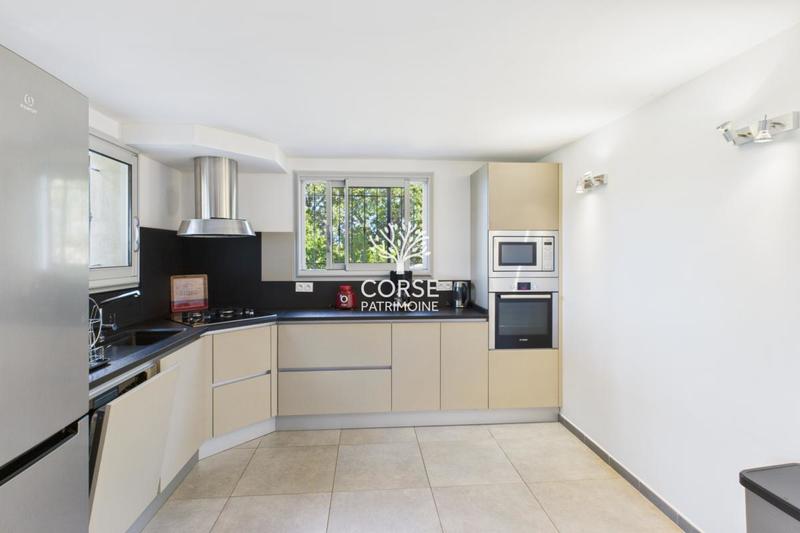 Villa - 220 m² - 8 pièces