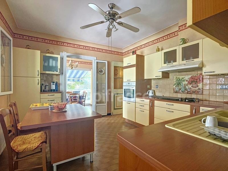 Maison - 212 m² - 7 pièces