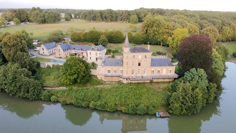 Château - 650 m² - 15 pièces