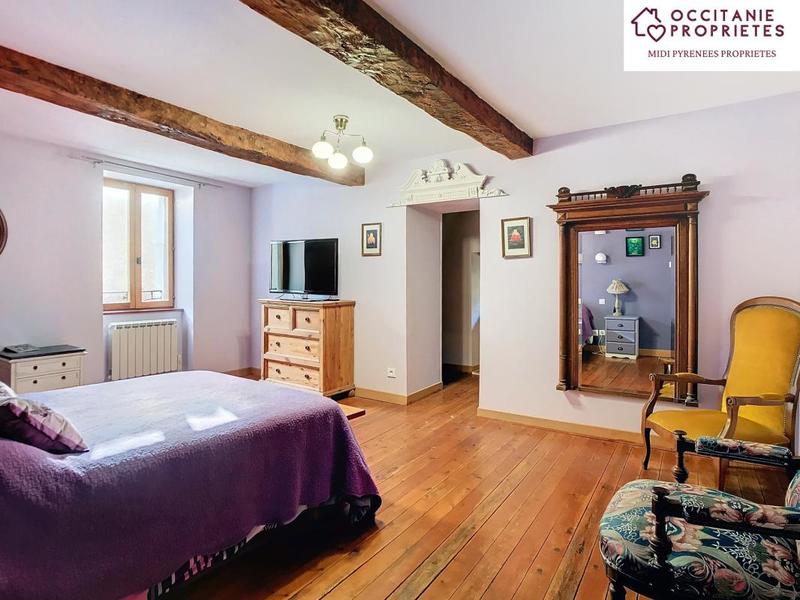 Maison de village - 238 m² - 9 pièces