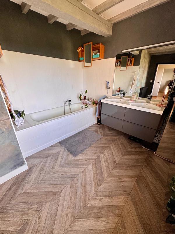 Maison - 250 m² - 7 pièces