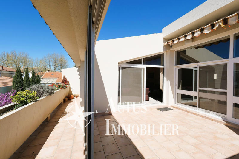 Maison - 242 m² - 8 pièces