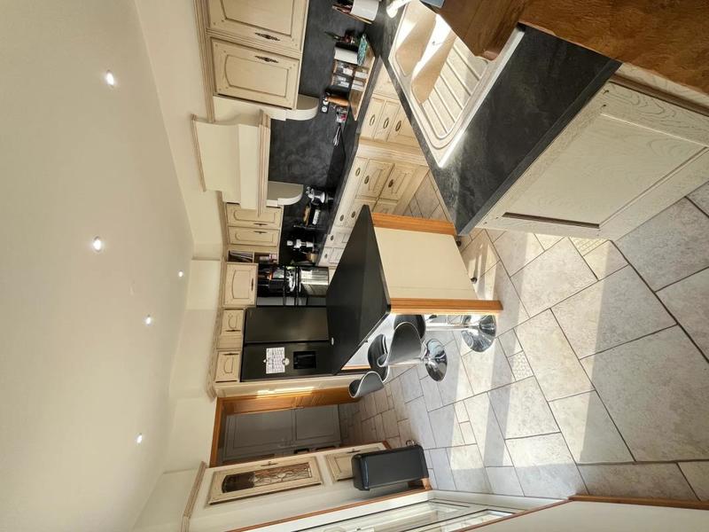 Maison - 200 m² - 8 pièces