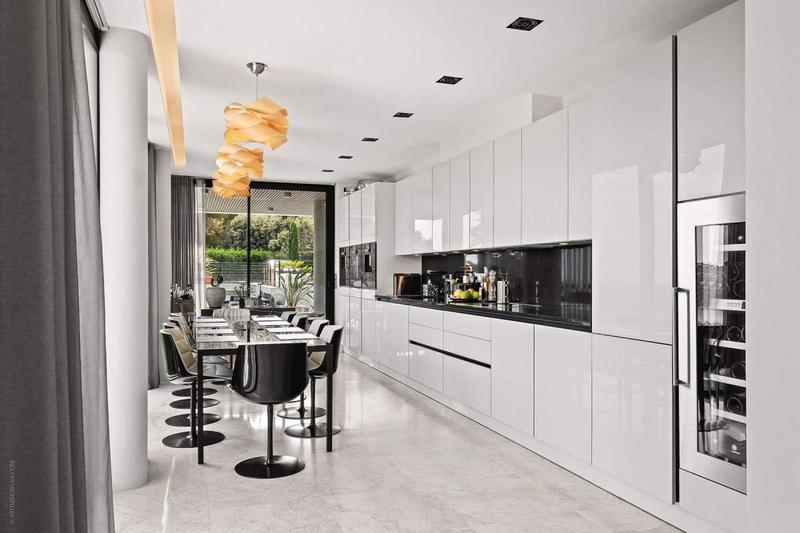 Villa - 300 m² - 6 pièces