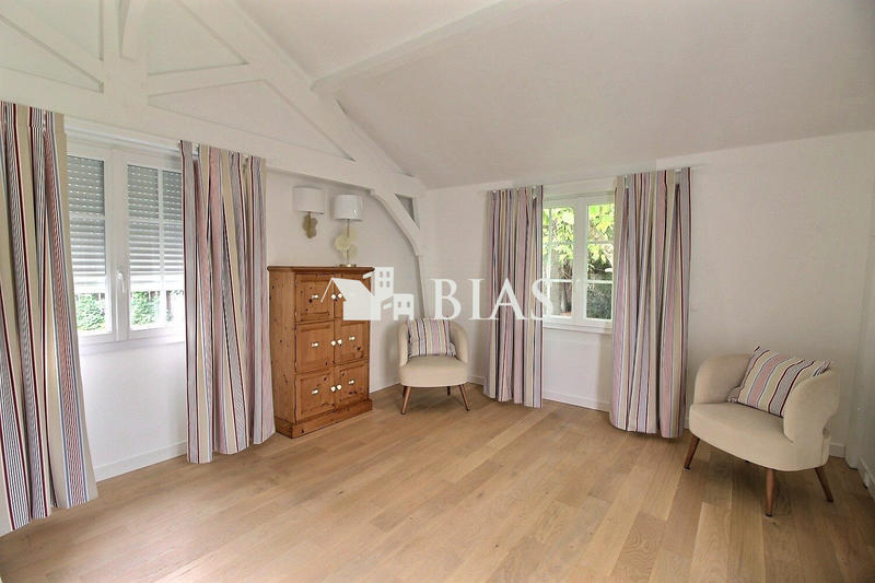 Maison - 225 m² - 8 pièces
