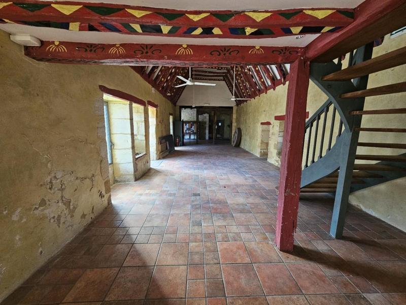 Maison - 2 135 m² - 52 pièces