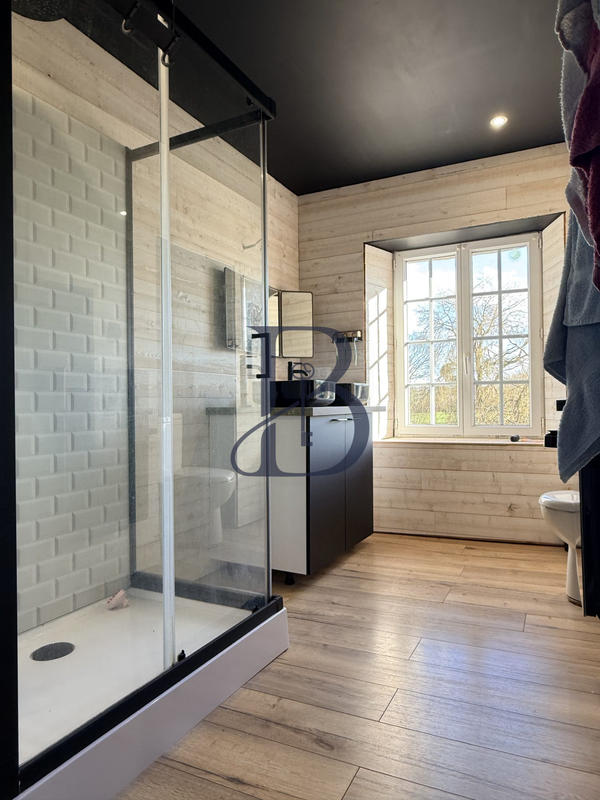 Maison - 196 m² - 8 pièces