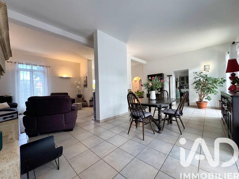 Maison - 210 m² - 7 pièces