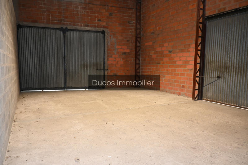 Parking / Garage - 550 m²