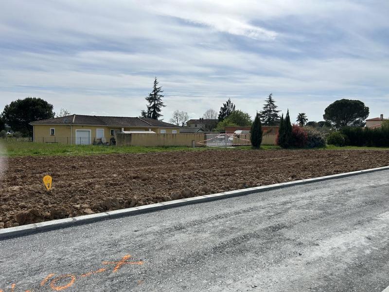 Terrain constructible - 592 m²