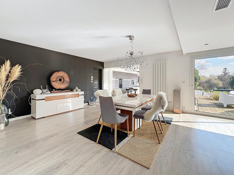 Maison - 222 m² - 6 pièces