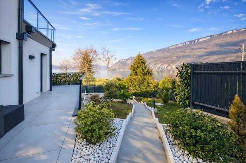 Maison - 215 m² - 9 pièces