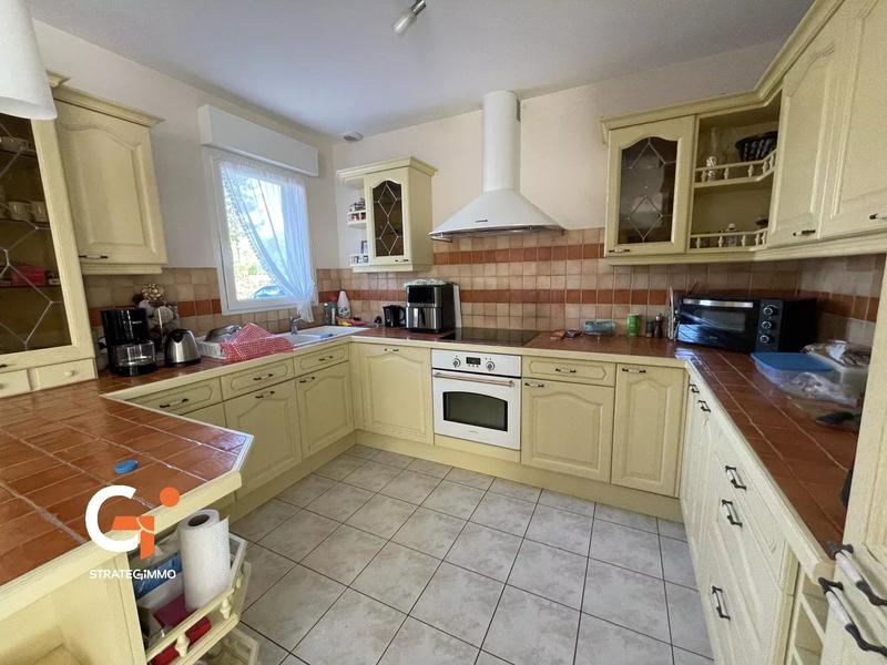 Maison - 220 m² - 8 pièces