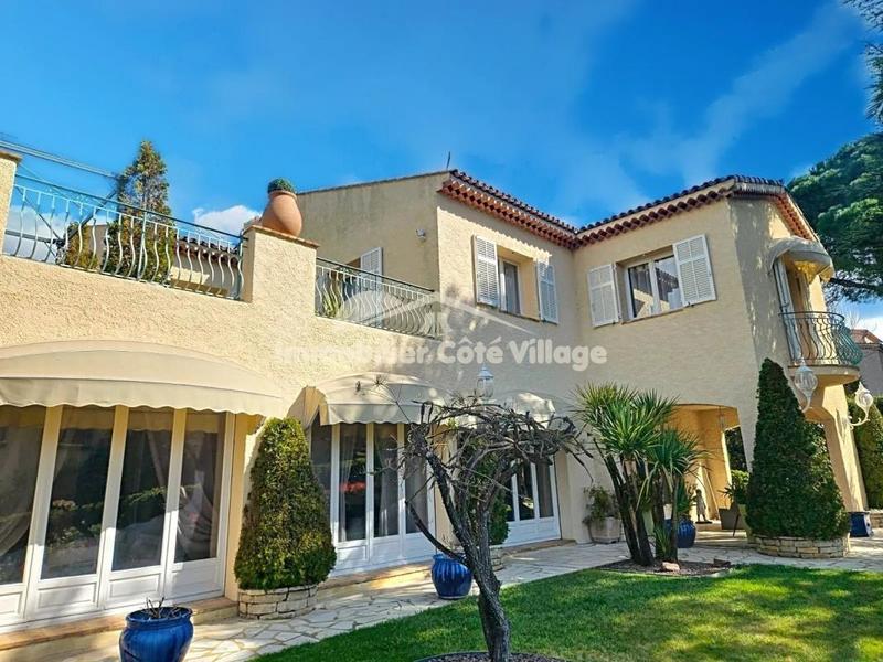 Villa - 276 m² - 8 pièces