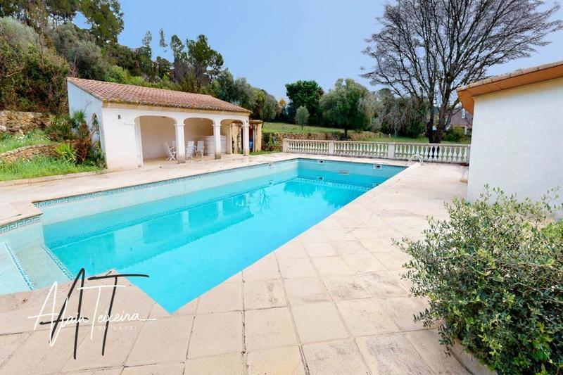 Maison - 290 m² - 10 pièces