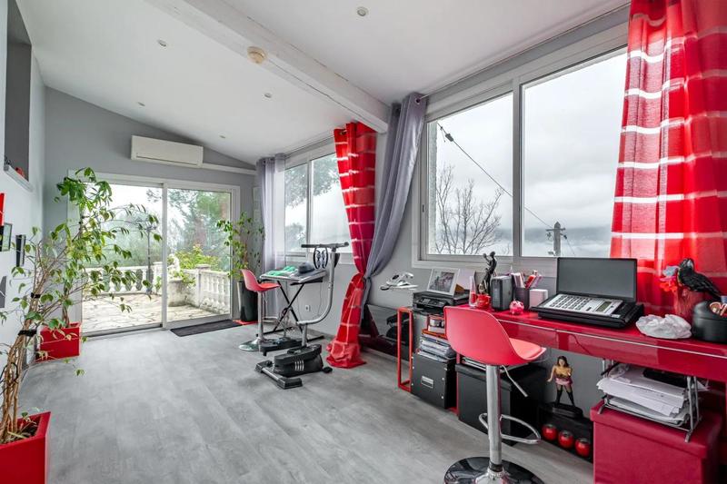 Villa - 169 m² - 6 pièces