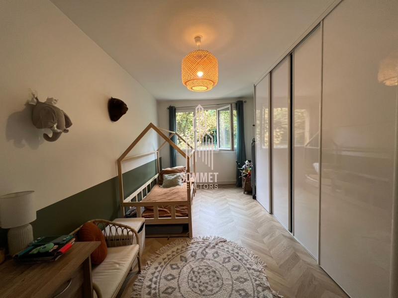 Appartement - 99 m² - 4 pièces