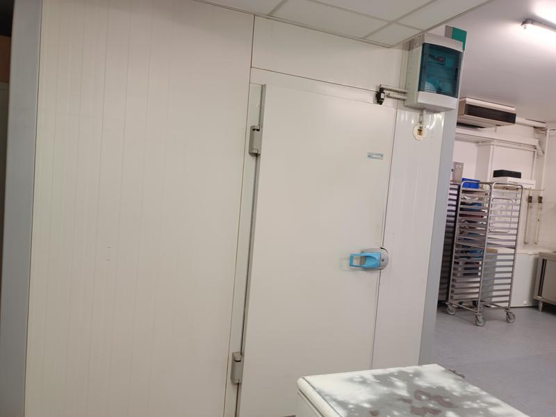 Fonds de commerce - Magasins - 1 000 m²