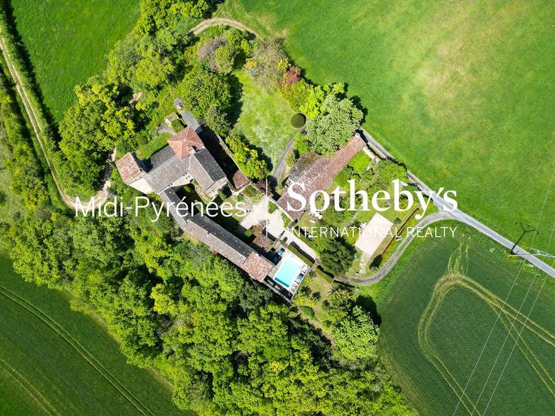 Château - 470 m² - 12 pièces