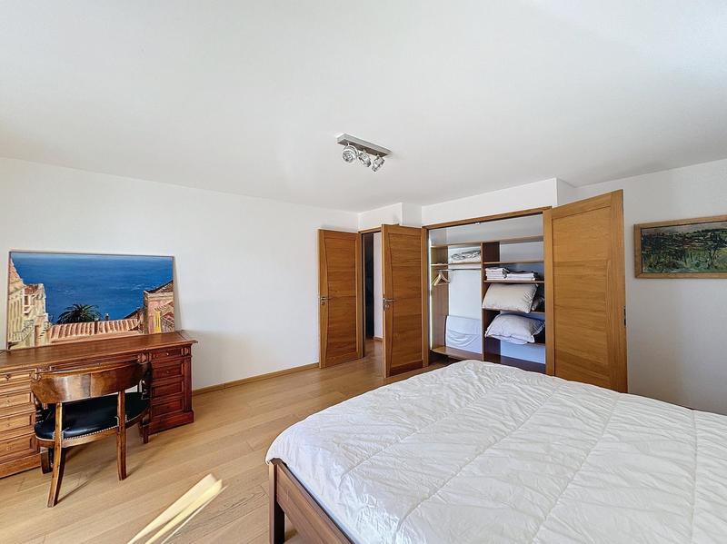 Maison - 340 m² - 8 pièces